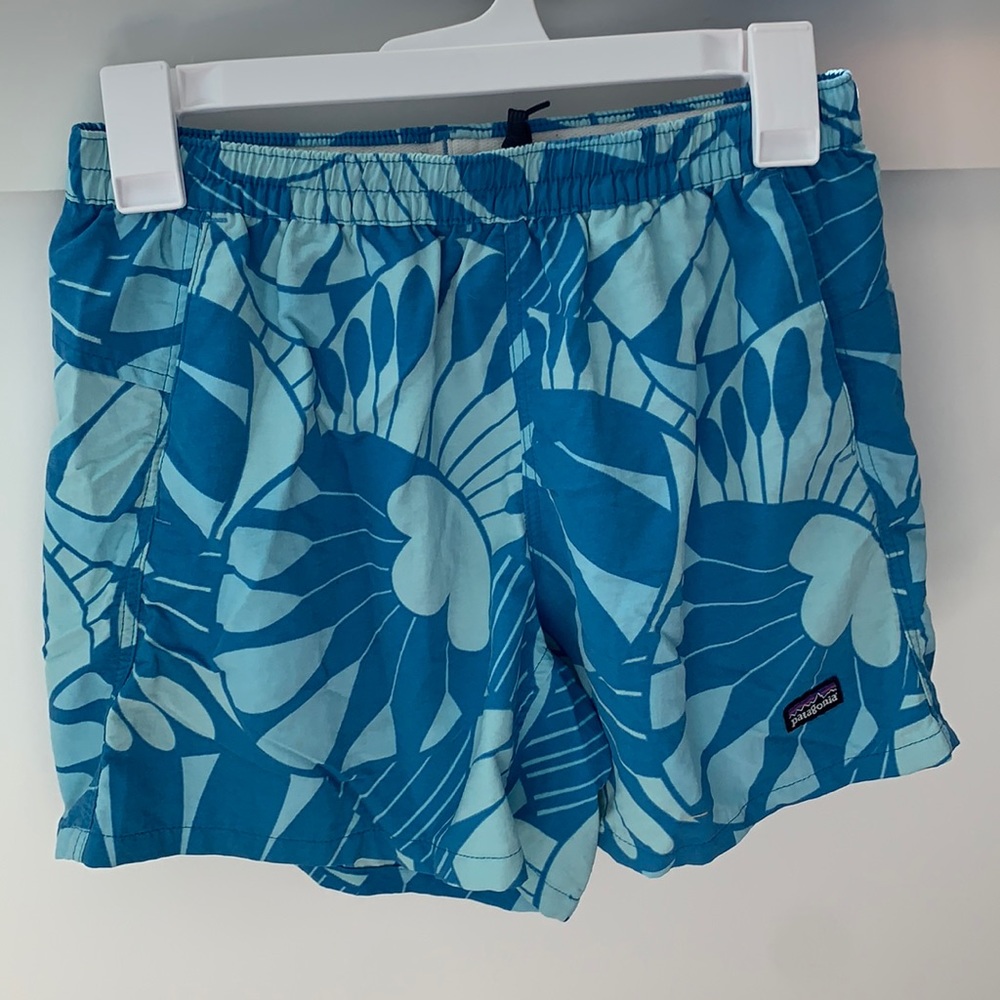 Patagonia- women’s baggies - size small